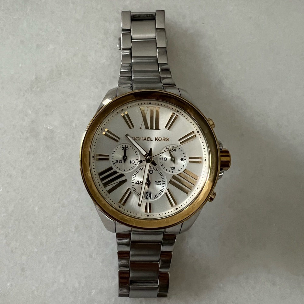 🎀Michael Kors oversized unisex watch model MK5710 really good used condition🎀